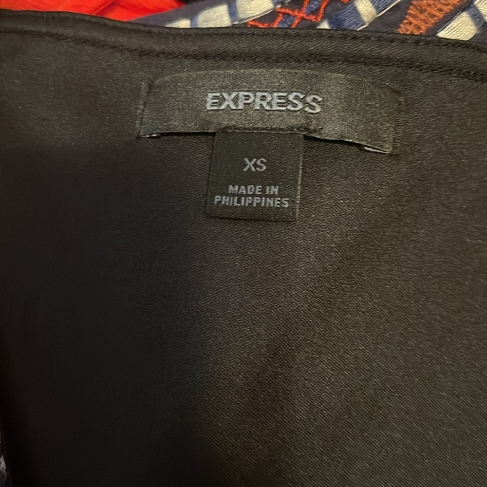 🌺EXPRESS SLEEVELESS V NECK SMOCKED WAIST DRESS - Picture 4 of 4